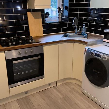 One Bedroom Apartment In Walsall Sleeps 4 Free Wifi By Villazu Bloxwich ภายนอก รูปภาพ
