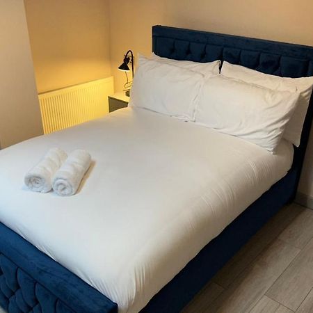One Bedroom Apartment In Walsall Sleeps 4 Free Wifi By Villazu Bloxwich ภายนอก รูปภาพ