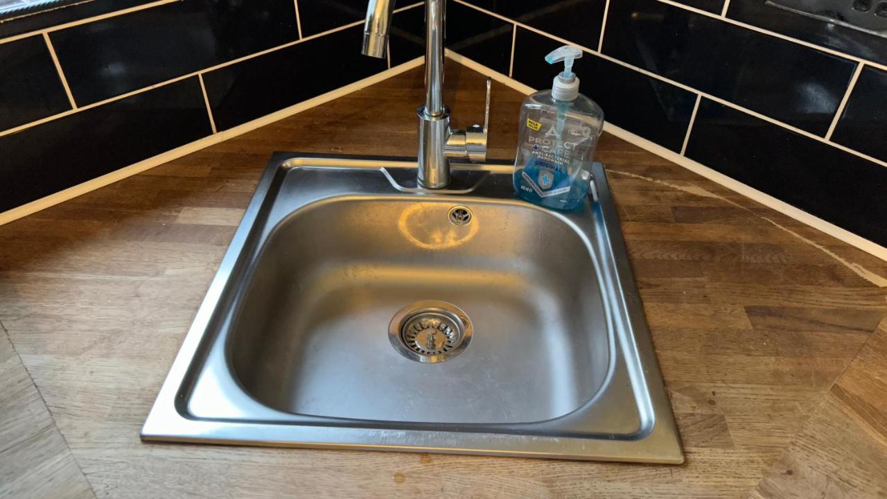 One Bedroom Apartment In Walsall Sleeps 4 Free Wifi By Villazu Bloxwich ภายนอก รูปภาพ