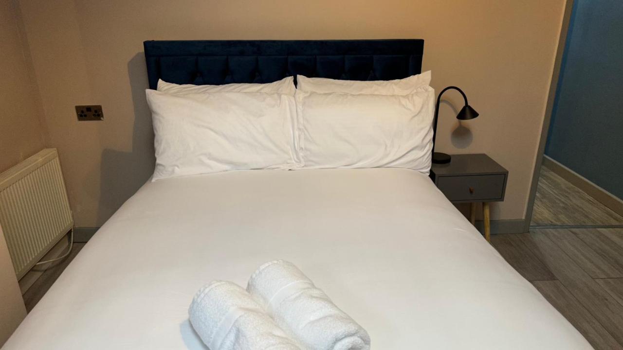 One Bedroom Apartment In Walsall Sleeps 4 Free Wifi By Villazu Bloxwich ภายนอก รูปภาพ
