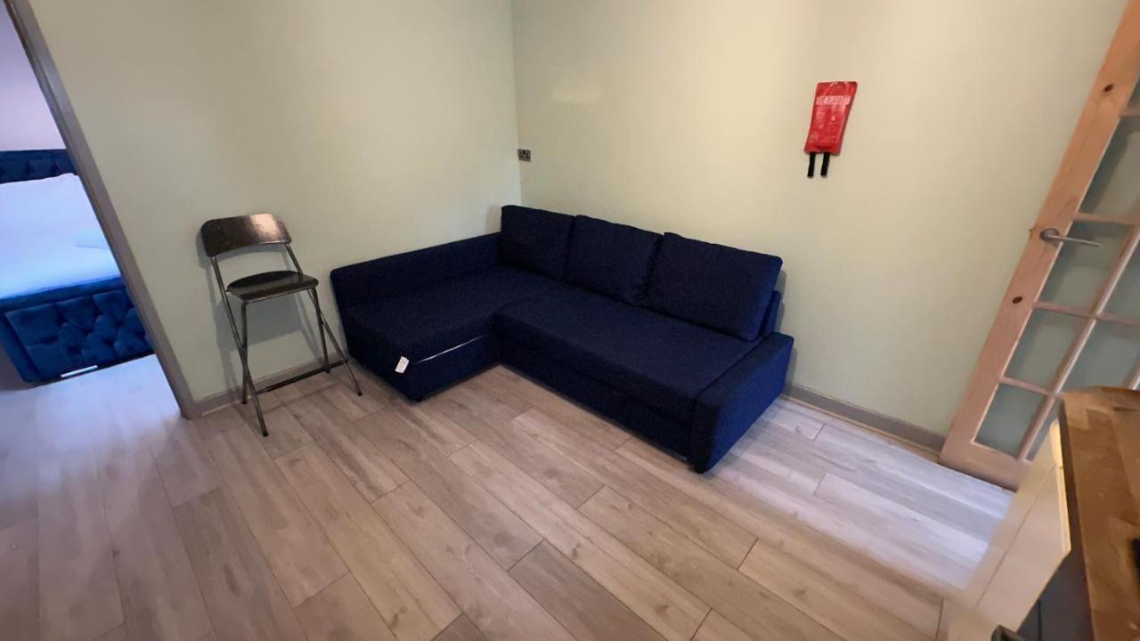 One Bedroom Apartment In Walsall Sleeps 4 Free Wifi By Villazu Bloxwich ภายนอก รูปภาพ