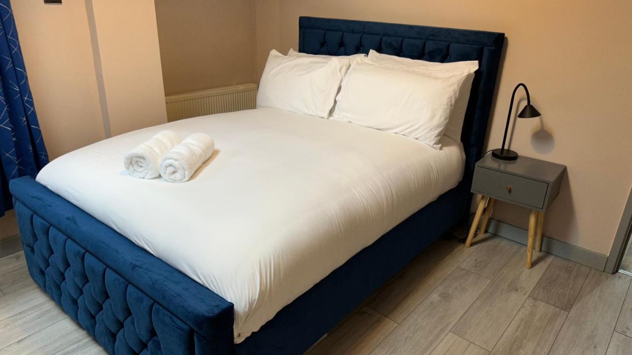One Bedroom Apartment In Walsall Sleeps 4 Free Wifi By Villazu Bloxwich ภายนอก รูปภาพ